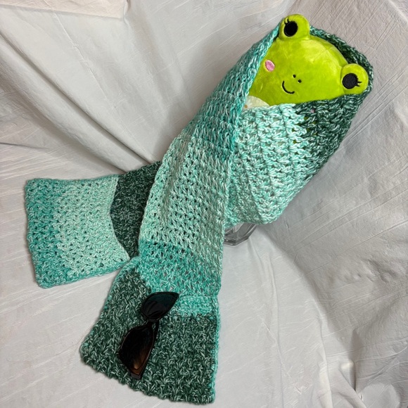 Handmade Scarf With POCKETS! Crocheted Multi Green New - Picture 2 of 5